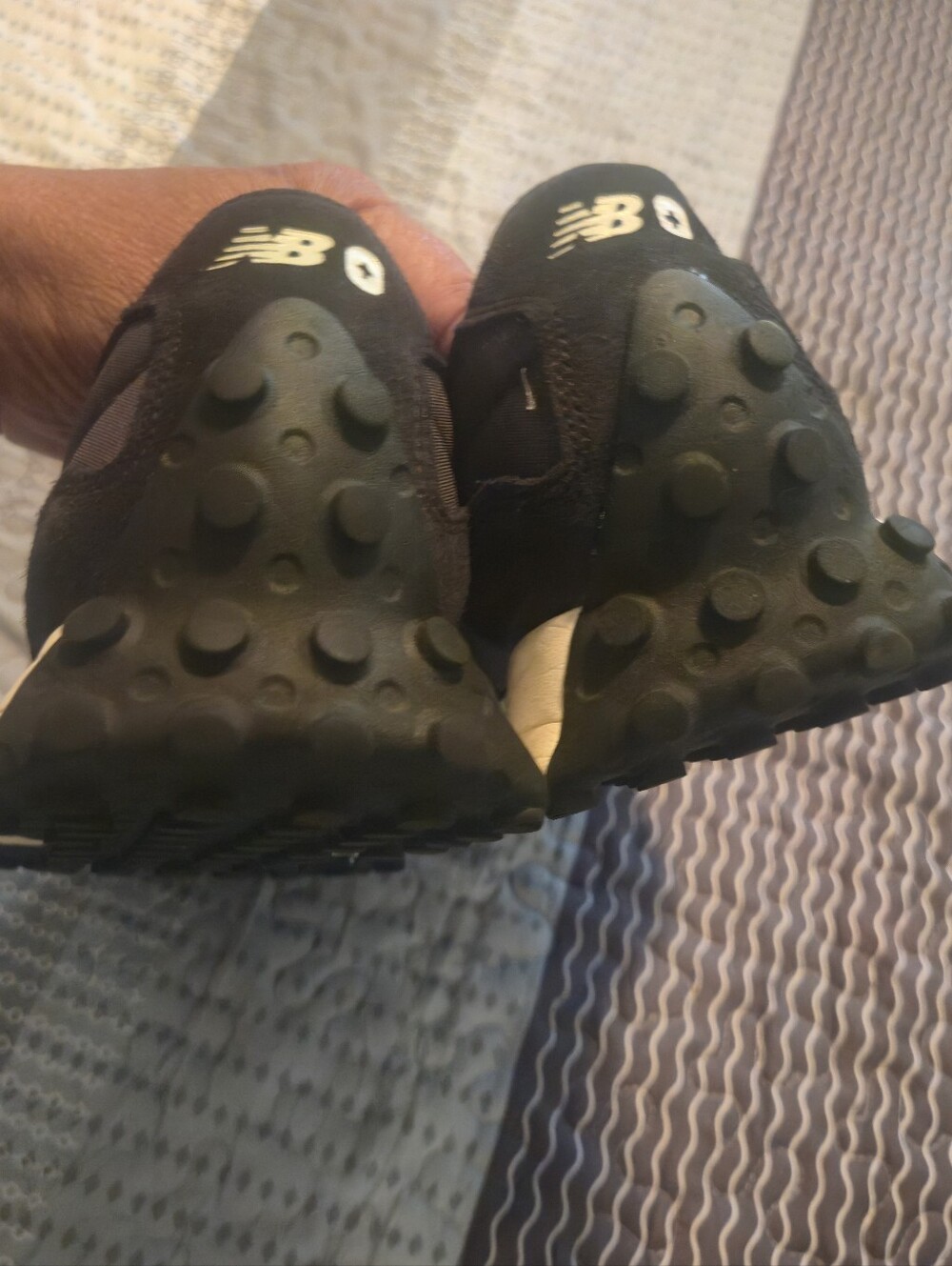 Figs New Balance 327-Black /White -8.5 Worn a few times -like new. No box. - Picture 16 of 16